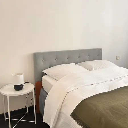 2 Pieces Avec Balcon Nord Nizza
