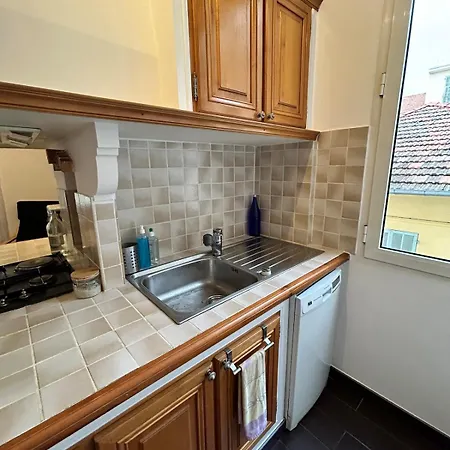 2 Pieces Avec Balcon Nord * Nizza
